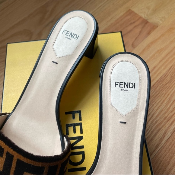 FENDI sandals - Picture 3 of 16